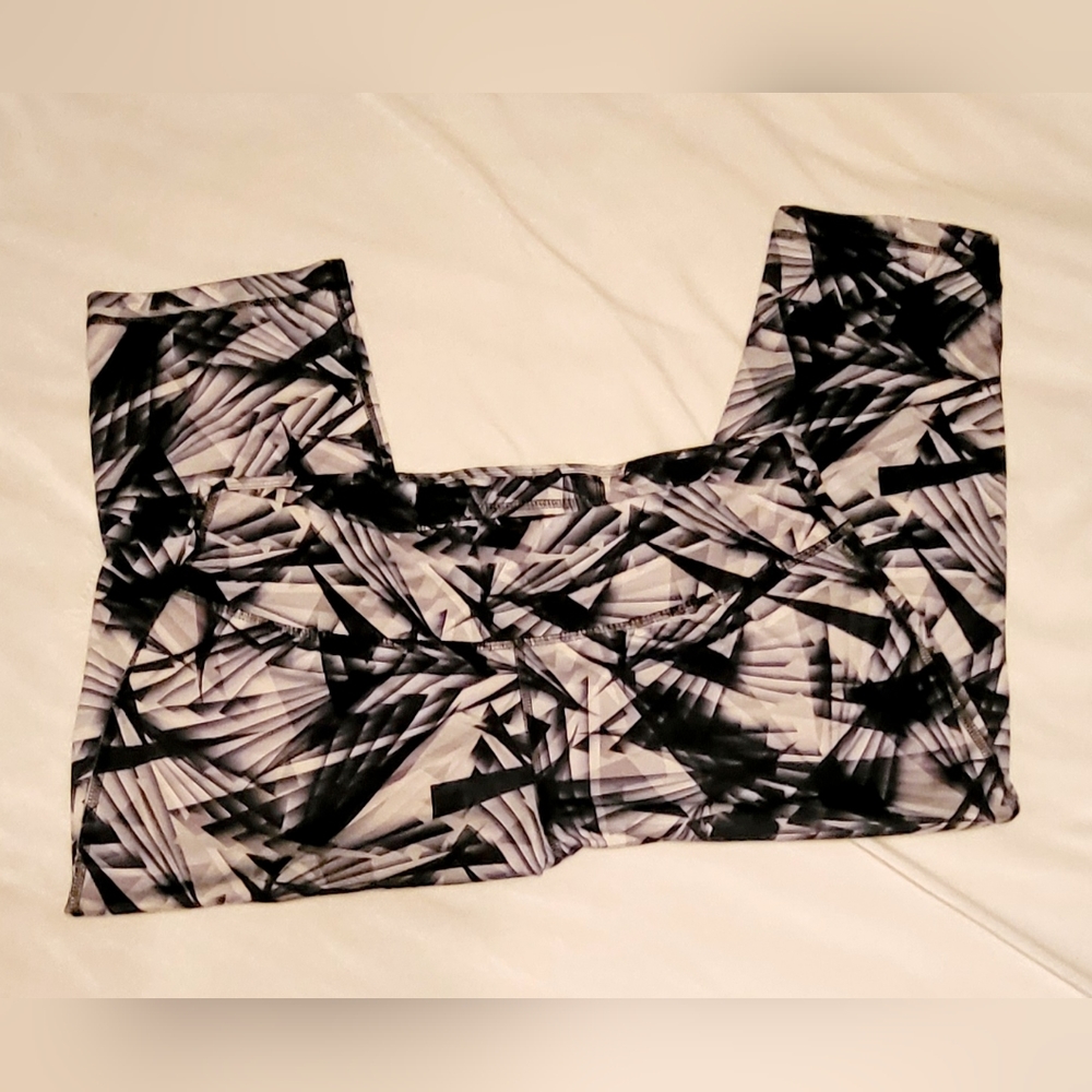 Capri leggings: black, white, whimsical pattern. - Picture 2 of 2
